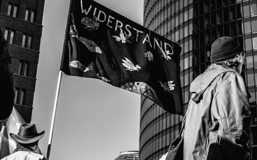 Berlin, Potsdamer Platz – Bunte Westen in Schwarzweiß